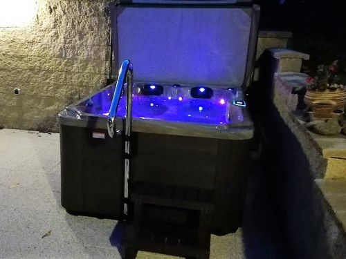 Vířivka XENA v noci ve Zlíně