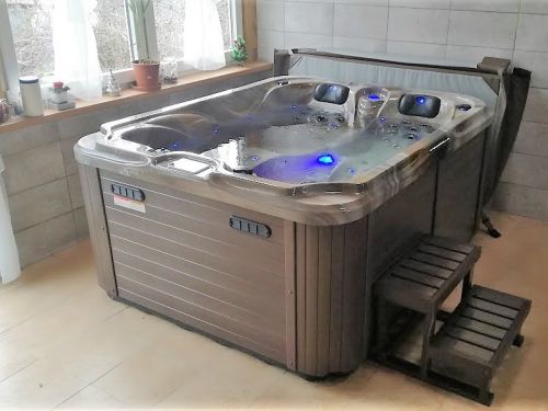 Vířivka LAMIA uvnitř domu