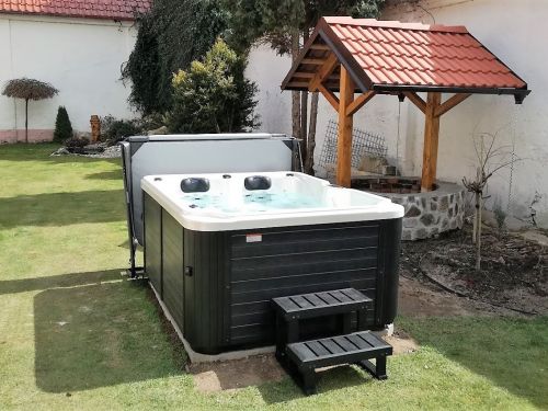 Venkovní vířivka XENA