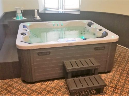 Vířivka SUBRA pro 4 osoby