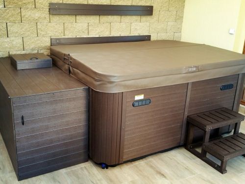 Venkovní vířivka s termokrytem