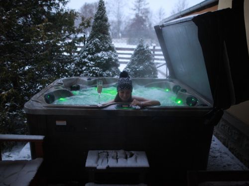 Vířivka v zimě na zahradě