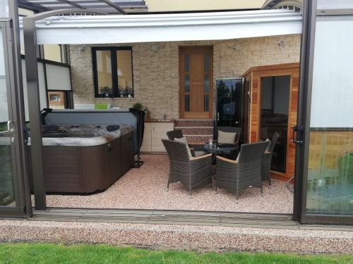 Domácí wellness s vířivkou a saunou