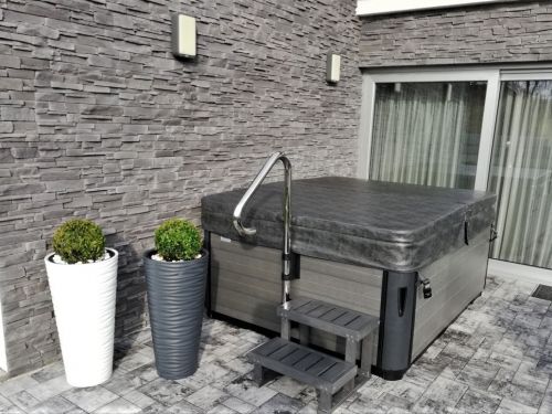 Vířivka s celoročním venkovním provozem