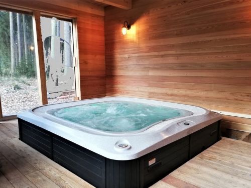 Vířivka s přelivem VEGA zapuštěná do podlahy