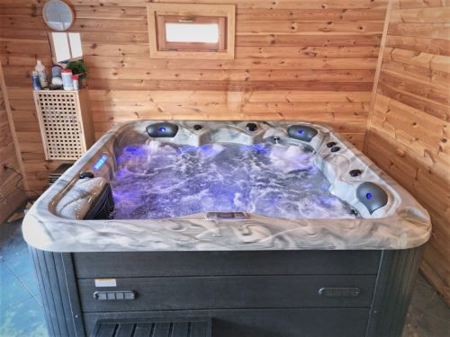 Vířivka LUCIDA pro 4 osoby Králíky