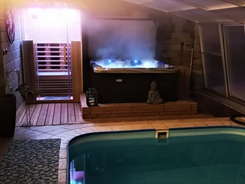 Domácí wellness vířivka, bazén, sauna