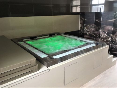 Komerční vířivka SOFIA s přelivem